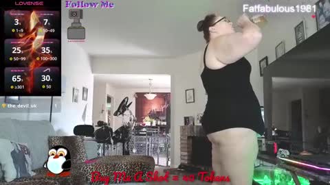 Snapshot of fat_fabulous1981 chatting on 09-19-25, 12:12 Sarah online show from 09-19-25, 12:12