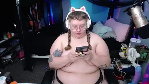 Snapshot of fatveronica chatting on 02-28-25, 03:15 FatVeronica online show from 02-28-25, 03:15