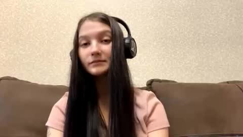 Aurora 18yo online show from 10-24-25, 07:49