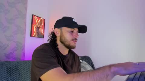 Snapshot of favid95 chatting on 11-11-25, 02:44 favid95 online show from 11-11-25, 02:44