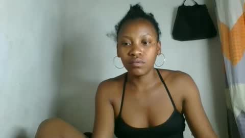 Snapshot of fayence09 chatting on 10-21-25, 12:17 fayence09 online show from 10-21-25, 12:17