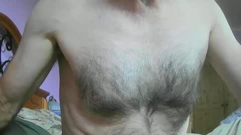 Snapshot of feardubh chatting on 10-21-25, 10:27 feardubh online show from 10-21-25, 10:27