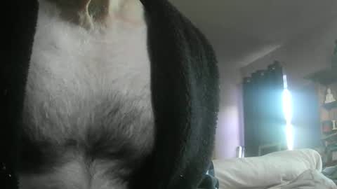 Snapshot of feardubh chatting on 12-16-25, 09:36 feardubh online show from 12-16-25, 09:36