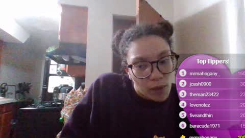 Snapshot of feetnymph chatting on 01-15-25, 01:20 Soley online show from 01-15-25, 01:20