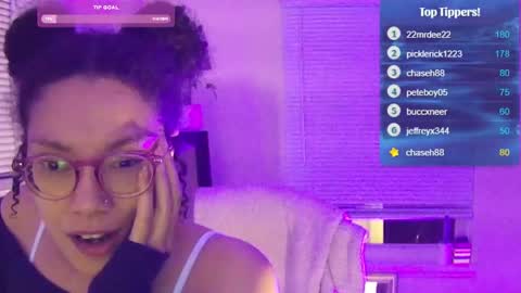 Snapshot of feetnymph chatting on 01-27-25, 01:37 Soley online show from 01-27-25, 01:37