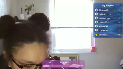 Snapshot of feetnymph chatting on 01-29-25, 10:22 Soley online show from 01-29-25, 10:22