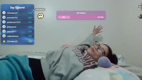 Snapshot of feetnymph chatting on 02-06-25, 04:42 Soley online show from 02-06-25, 04:42