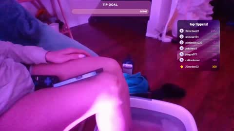 Snapshot of feetnymph chatting on 03-04-25, 02:17 Soley online show from 03-04-25, 02:17