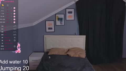 Milena online show from 11-21-25, 10:14