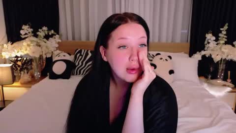 Felicia Herceg online show from 11-13-25, 07:46