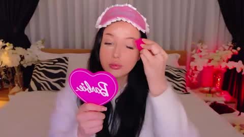 Felicia Herceg online show from 11-28-25, 04:42