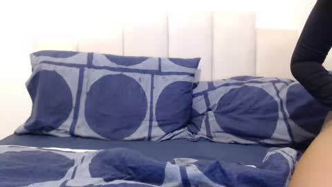 FelineChic online show from 12-25-24, 05:26
