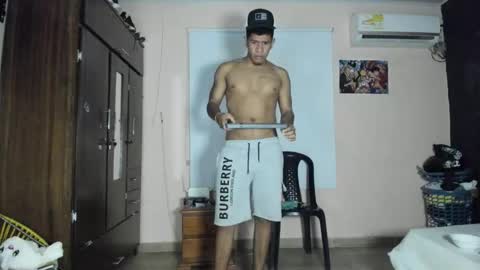 Snapshot of felipereyes28cm chatting on 11-27-25, 05:42 Felipe online show from 11-27-25, 05:42