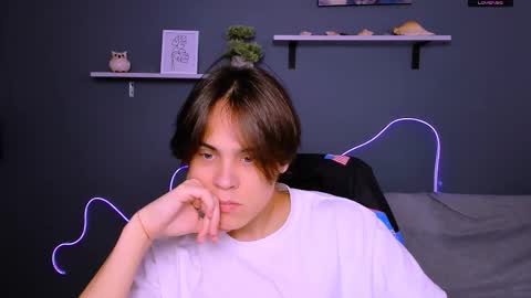 felix_dream_ online show from 09-21-25, 08:27