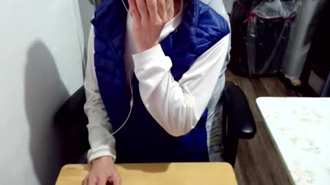 Snapshot of felixlau chatting on 12-04-25, 07:00 felixlau online show from 12-04-25, 07:00