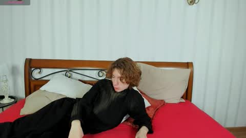 Snapshot of felixorange_ chatting on 10-24-25, 05:15 Felix online show from 10-24-25, 05:15