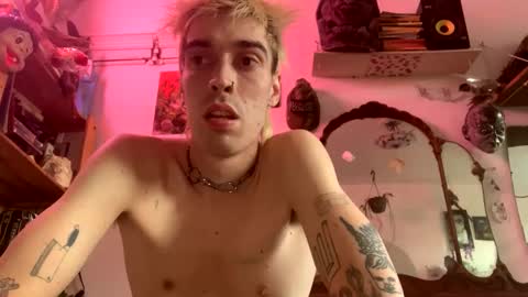 Snapshot of feral_twink69 chatting on 09-14-25, 11:09 Jess online show from 09-14-25, 11:09