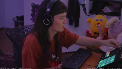 Snapshot of fernydew chatting on 02-13-25, 02:20 Fern next stream 430pm Monday PST online show from 02-13-25, 02:20