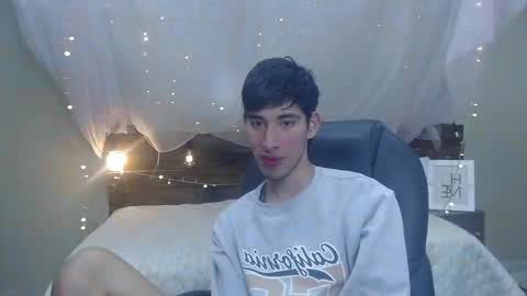 Snapshot of ferphoenix_ chatting on 01-14-25, 04:04 FER PHOENIX online show from 01-14-25, 04:04