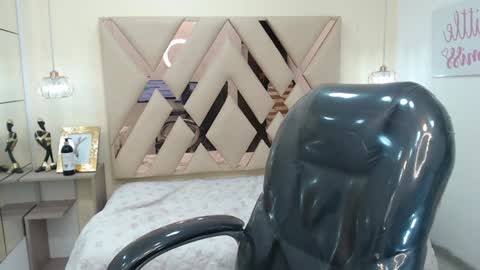 Snapshot of ferphoenix_ chatting on 02-07-25, 09:05 FER PHOENIX online show from 02-07-25, 09:05