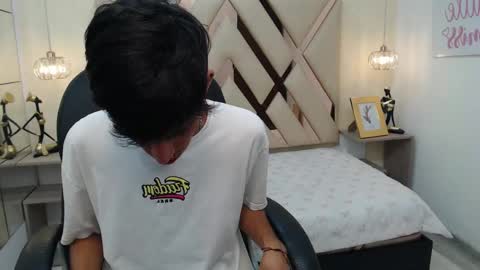 Snapshot of ferphoenix_ chatting on 02-15-25, 04:03 FER PHOENIX online show from 02-15-25, 04:03