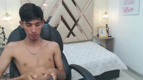 Snapshot of ferphoenix_ chatting on 02-15-25, 10:22 FER PHOENIX online show from 02-15-25, 10:22