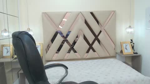 Snapshot of ferphoenix_ chatting on 02-18-25, 03:42 FER PHOENIX online show from 02-18-25, 03:42