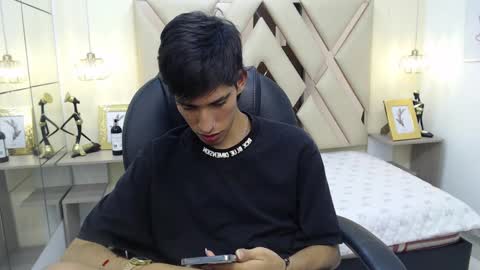 Snapshot of ferphoenix_ chatting on 02-18-25, 09:54 FER PHOENIX online show from 02-18-25, 09:54