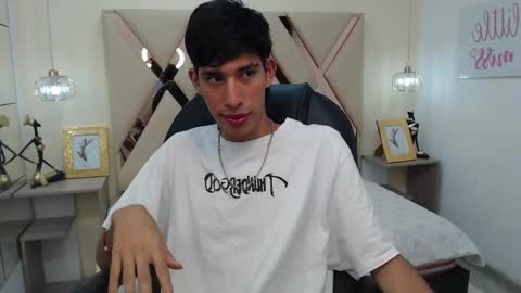 Snapshot of ferphoenix_ chatting on 02-19-25, 03:28 FER PHOENIX online show from 02-19-25, 03:28