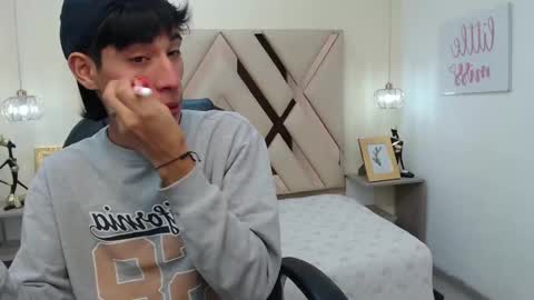 Snapshot of ferphoenix_ chatting on 02-20-25, 03:45 FER PHOENIX online show from 02-20-25, 03:45