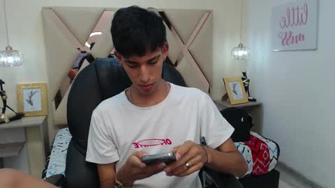 Snapshot of ferphoenix_ chatting on 03-03-25, 03:30 FER PHOENIX online show from 03-03-25, 03:30