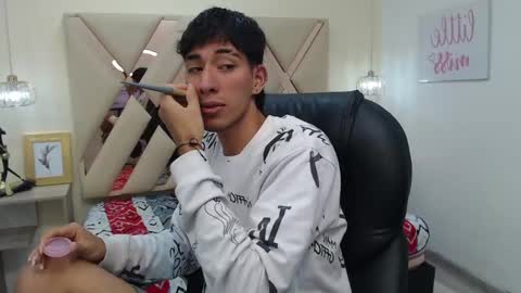 Snapshot of ferphoenix_ chatting on 03-05-25, 03:18 FER PHOENIX online show from 03-05-25, 03:18