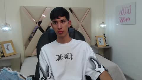 Snapshot of ferphoenix_ chatting on 03-09-25, 03:54 FER PHOENIX online show from 03-09-25, 03:54