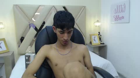 Snapshot of ferphoenix_ chatting on 03-11-25, 06:21 FER PHOENIX online show from 03-11-25, 06:21