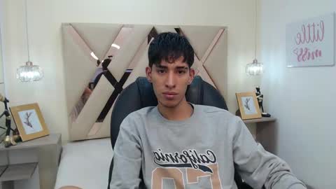 Snapshot of ferphoenix_ chatting on 03-12-25, 04:08 FER PHOENIX online show from 03-12-25, 04:08