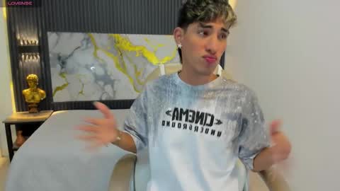 Snapshot of ferphoenix_ chatting on 10-04-25, 03:15 FER PHOENIX online show from 10-04-25, 03:15