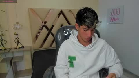 Snapshot of ferphoenix_ chatting on 10-16-25, 03:29 FER PHOENIX online show from 10-16-25, 03:29