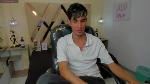 Snapshot of ferphoenix_ chatting on 10-18-25, 04:26 FER PHOENIX online show from 10-18-25, 04:26