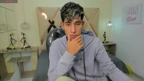 Snapshot of ferphoenix_ chatting on 10-28-25, 03:32 FER PHOENIX online show from 10-28-25, 03:32