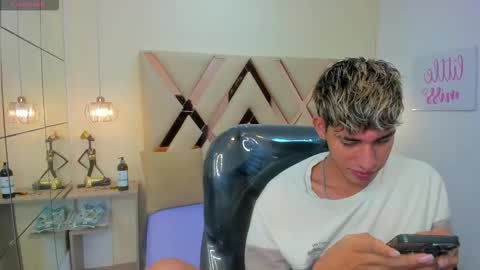 Snapshot of ferphoenix_ chatting on 11-12-25, 03:40 FER PHOENIX online show from 11-12-25, 03:40