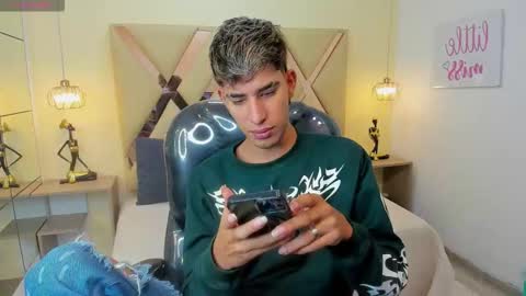 Snapshot of ferphoenix_ chatting on 11-23-25, 03:17 FER PHOENIX online show from 11-23-25, 03:17