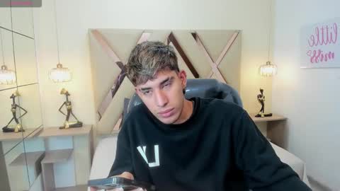 Snapshot of ferphoenix_ chatting on 11-25-25, 03:28 FER PHOENIX online show from 11-25-25, 03:28