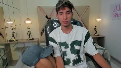 Snapshot of ferphoenix_ chatting on 12-15-25, 03:44 FER PHOENIX online show from 12-15-25, 03:44