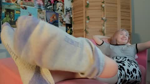 Snapshot of fetishrey chatting on 12-04-24, 02:37 Rey online show from 12-04-24, 02:37