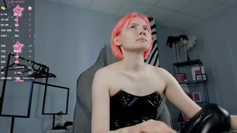 Snapshot of fetishrey chatting on 09-13-25, 11:43 Rey online show from 09-13-25, 11:43