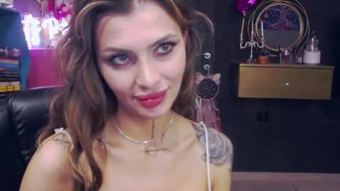 Snapshot of fetishsarah chatting on 03-11-25, 10:42 Sarah online show from 03-11-25, 10:42