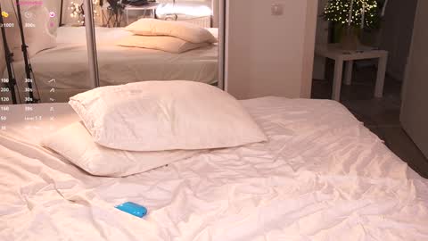     -- stay in touch with me online show from 01-05-25, 03:53