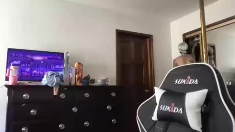 Snapshot of fgsammie chatting on 10-13-25, 07:03 fgsammie online show from 10-13-25, 07:03