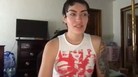 Snapshot of fgsammie chatting on 10-18-25, 10:32 fgsammie online show from 10-18-25, 10:32