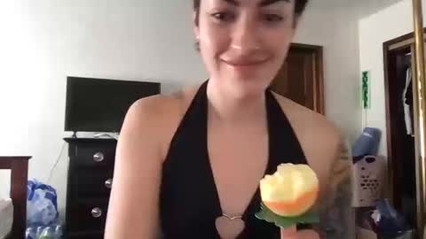 Snapshot of fgsammie chatting on 10-19-25, 06:19 fgsammie online show from 10-19-25, 06:19